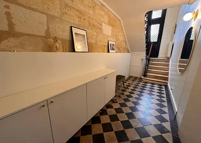 فيلة Tropical House